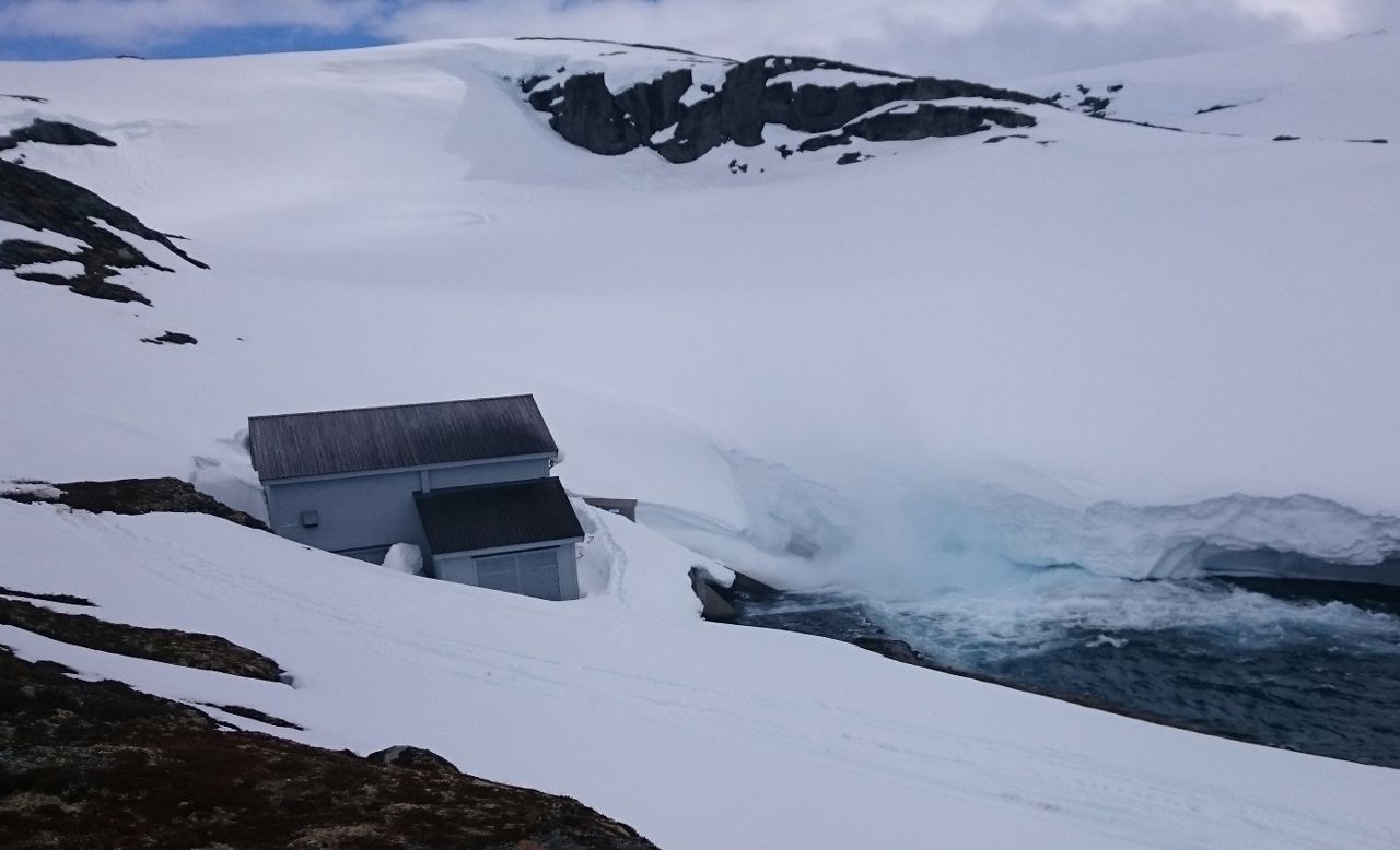 Håvardsvatn power plant in a winter setting